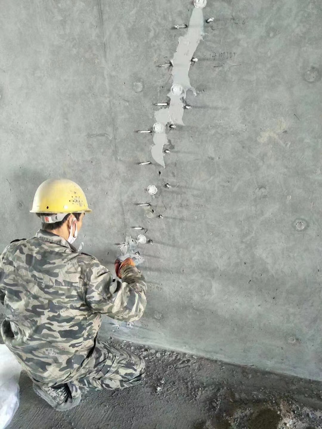 延边朝鲜族混凝土楼板裂缝加固施工的方案